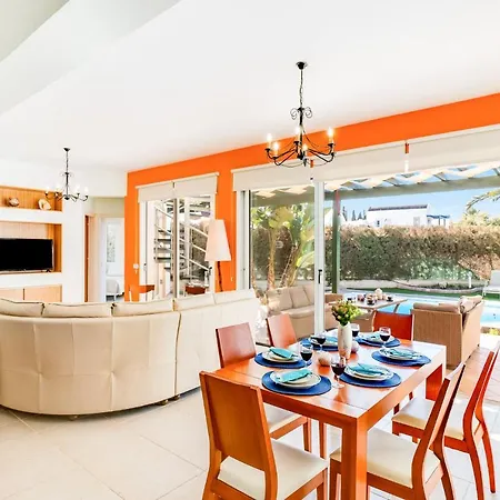 Villa Poseidon Gardens By Ezoria Larnaca