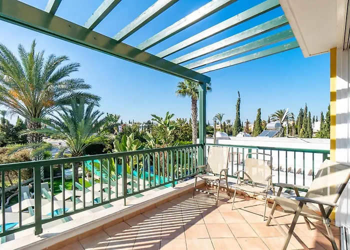 Вилла Poseidon Gardens By Ezoria Ларнака