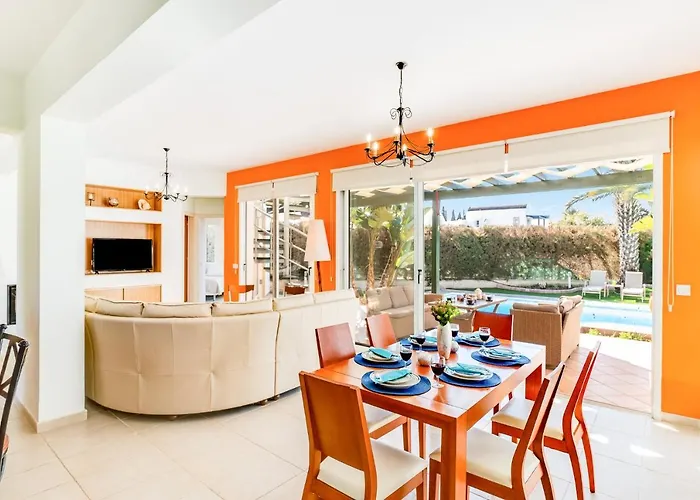 Villa Poseidon Gardens By Ezoria Larnaca